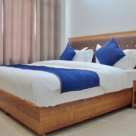 The Richie Royal Inn Manāli Buitenkant foto